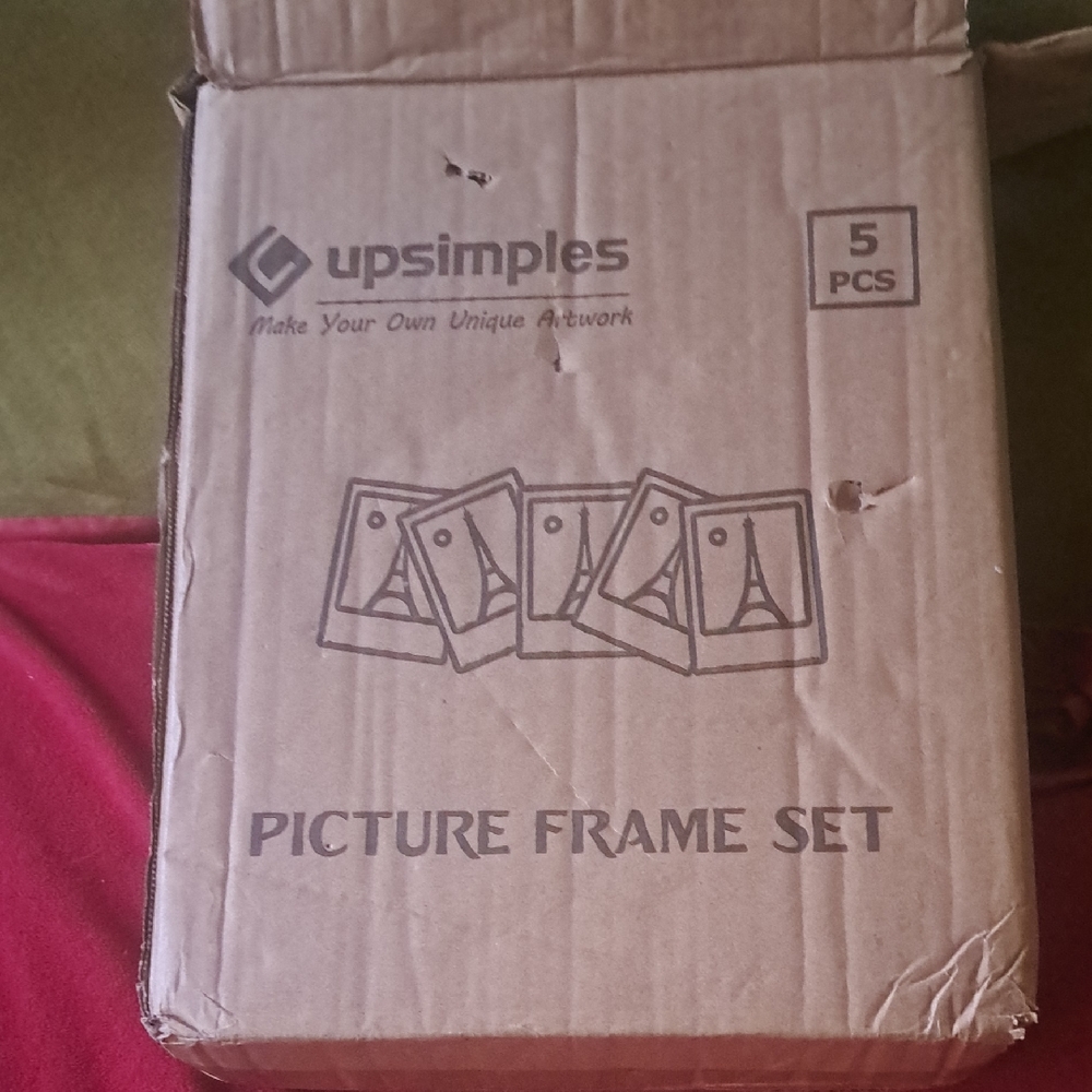 Simple Black Picture Frame Set
